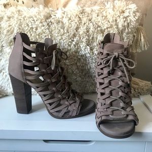 Jessica Simpson Riana Lace-Up Block Heel size 8.5
